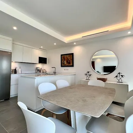Апартаменты Bright T3 With Pool And Sea View Сент-Максим