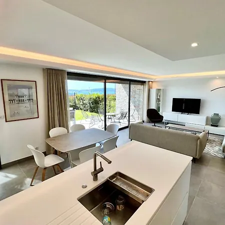 Bright T3 With Pool And Sea View Апартаменты *