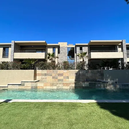 Апартаменты Bright T3 With Pool And Sea View Сент-Максим