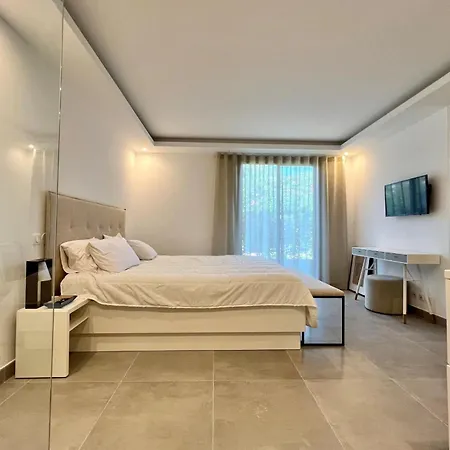Апартаменты Bright T3 With Pool And Sea View